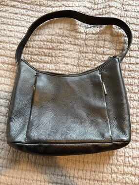 The Sak Classic Black Leather Shoulder Bag - Timeless Everyday Style